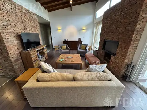 Casa 4 ambientes con 3 baños