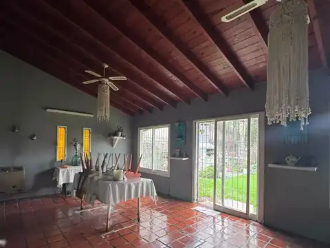 Venta Casa 4 Amb Cochera Y Fondo Apto Crédito