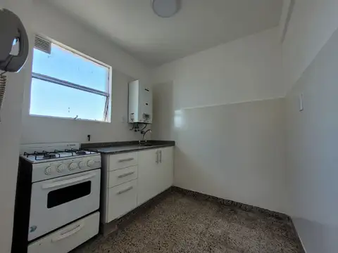 Departamento en Alquiler en Parque Chacabuco, $ 670.000