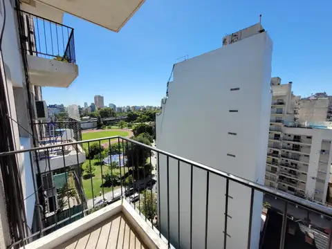 Hermoso Departamento de 2 ambientes con balcón. Vista Abierta Al Parque. Súper Luminoso! Bajas expensas.