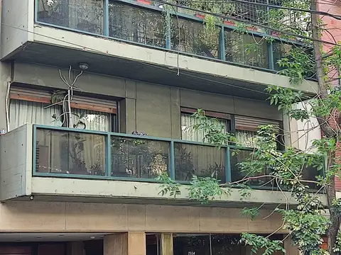 Venta de departamento de 177m2  (3 dormitorios más dependencia) en Recoleta