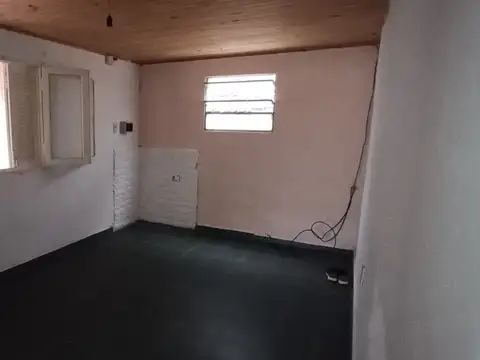 Casa 4 ambientes con 1 baño