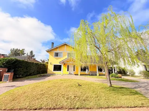 Casa 6 ambientes con 3 baños
