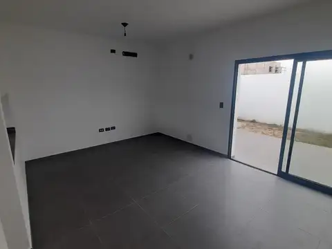 Casa 5 ambientes con 1 baño