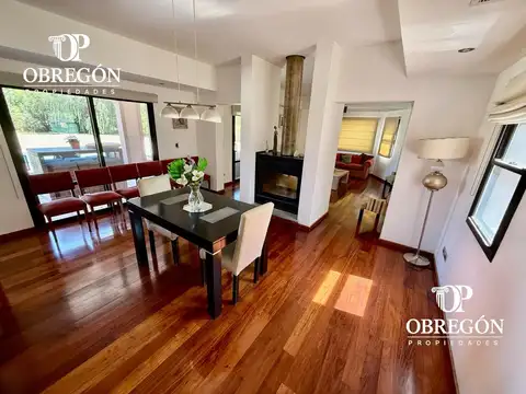 Casa 9 ambientes con 4 baños