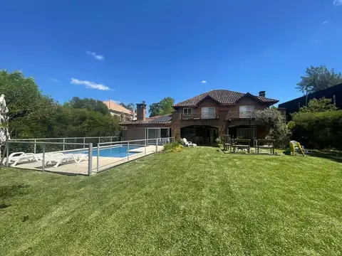 Chalet sobre Laguna y Gollf
