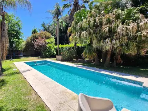VENTA CASA 5 AMBIENTES PARQUE PISCINA TORTUGUITAS