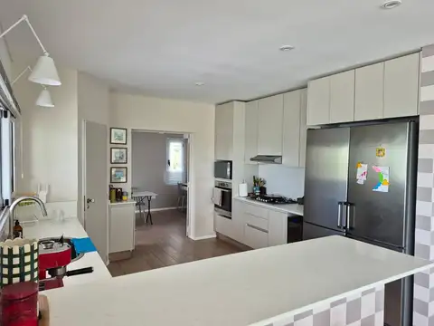 Casa 6 ambientes con 4 baños