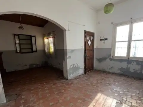 Casa 5 ambientes con 1 baño