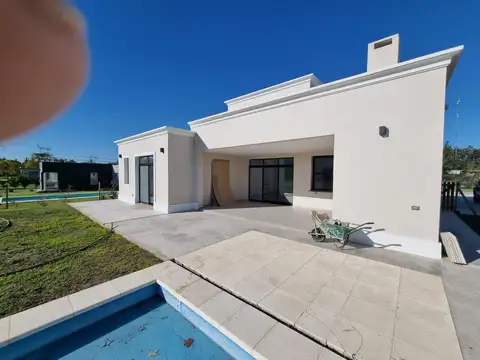 Casa 5 ambientes con 3 baños