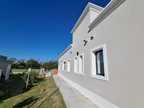 Casa en Venta en Medal Country club, USD 297.000
