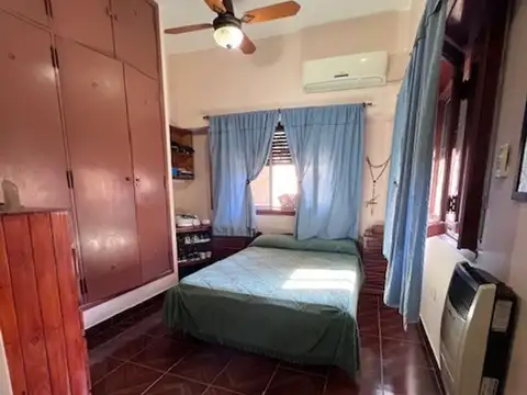 Casa 6 ambientes con 2 baños