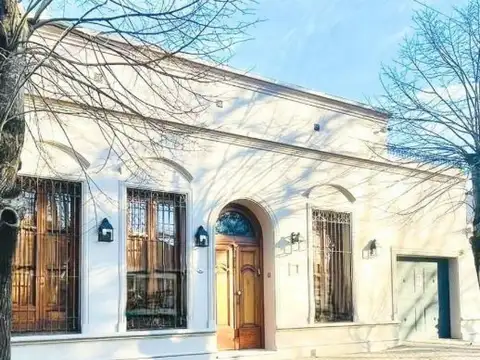 Casa en Venta con 2 cocheras