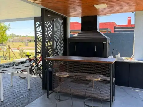 Casa 4 ambientes con 3 baños