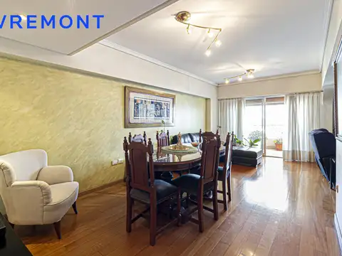 Semipiso de 4 ambientes con cochera fija y baulera al frente