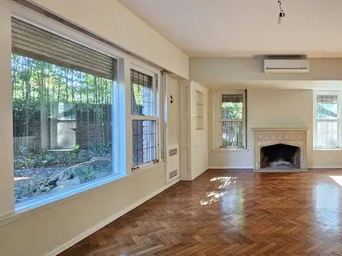 Casa 9 ambientes con 4 baños
