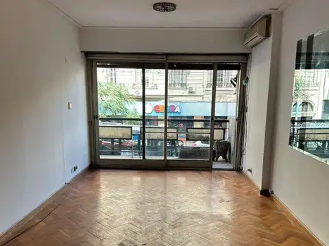 Avenida Rivadavia 4000, Piso 1
