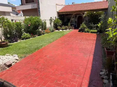 CASA 4 AMB JARDIN COCHERAS PILETA  VILLBALLESTER