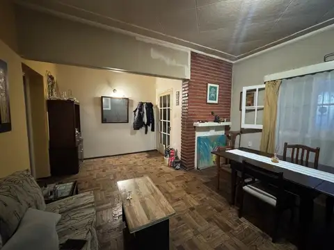 Casa 4 ambientes con 2 baños