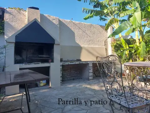 Casa 4 ambientes con 2 baños