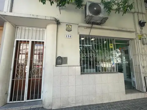 Casa 7 ambientes con 2 baños