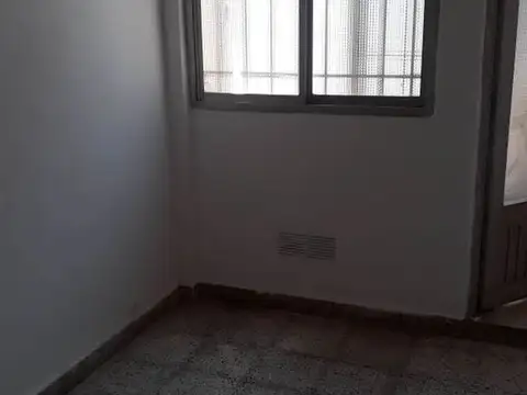 CASA 2 DORM + LOCALES VENTA COMERCIALES CENTRO
