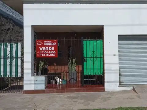 Casa en venta + local en zona comercial en Monte Grande