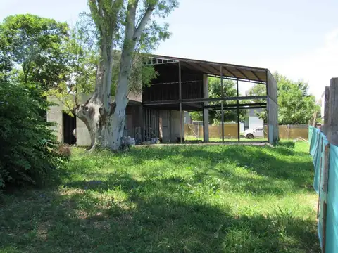 Casa en Venta con 3 cocheras