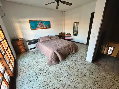 Casa en Venta con 4 cocheras