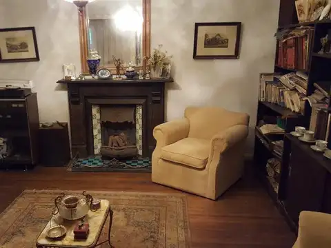 Clásico Chalet centrico en Adrogué