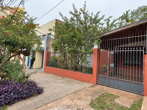 CF1390 - CASA CÉNTRICA A REFACCIONAR - 3 DORMITORIOS
