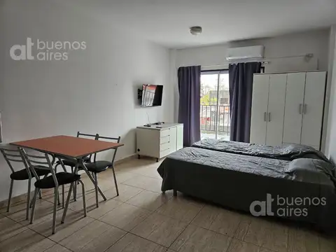 Monoambiente con balcón en San Cristóbal en alquiler temporario