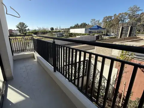 DEPARTAMENTO EN VENTA EN SPRING PARK - PILAR