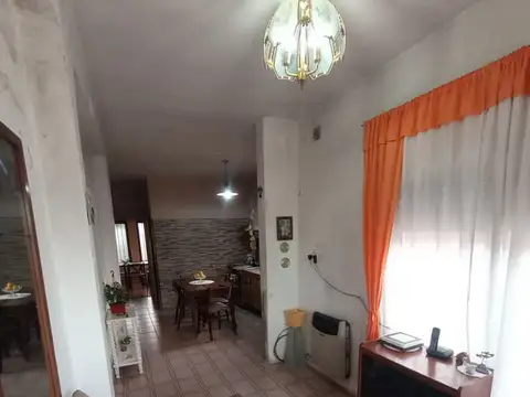 Casa 4 ambientes con 1 baño