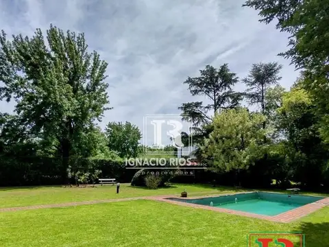 Casa en Venta con 4 cocheras