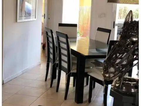 Casa 4 ambientes con 3 baños