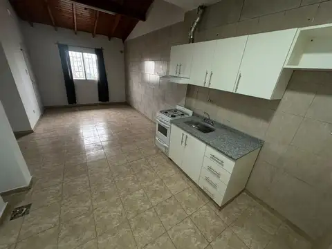 Depto Tipo Casa en Alquiler en Wilde, $ 600.000
