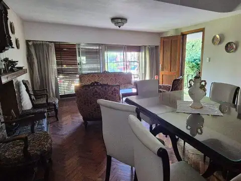 Venta casa 4 ambientes  de 185 m² con jardín y terraza