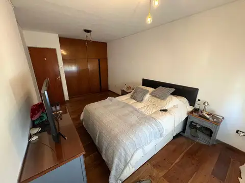 Casa en venta de 3 dormitorios y amplio jardín en Rosario - barrio Azcuénaga