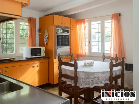 Casa 5 ambientes con 3 baños