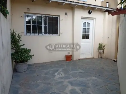 Depto Tipo Casa en Alquiler de 3 ambientes