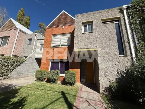 VENTA CASA 3 DORM C/PILETA NQN APTA CREDITO