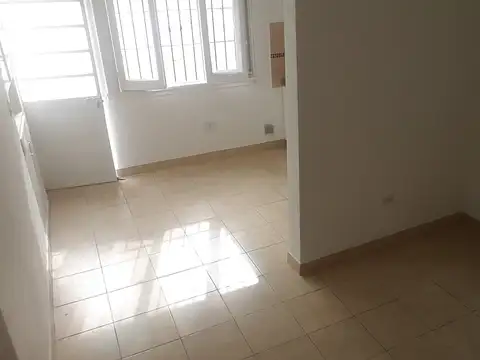 Depto Tipo Casa en Alquiler de 1 dormitorio