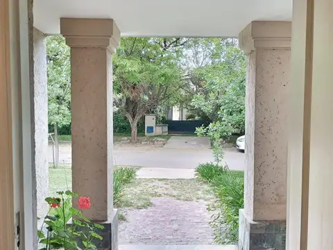 Casa 10 ambientes con 5 baños