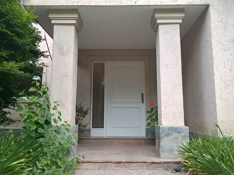 Casa en Venta en Chacras De Coria, USD 420.000