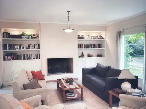 HAUSER VENDE CASA EN BARRIO EL RECODO