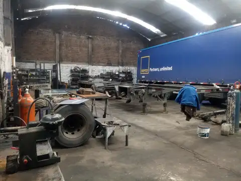 Deposito 370 m2 sobre terreno 972 m2