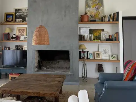 Casa 5 ambientes con 2 baños