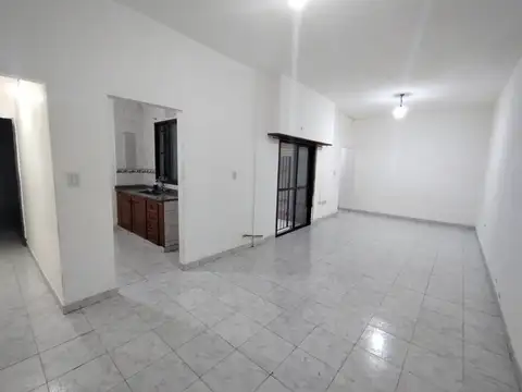 Alquiler de Dpto 3 AMBIENTES con patio en plena estación de Lanús Este!