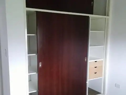 Casa en Alquiler con 2 cocheras